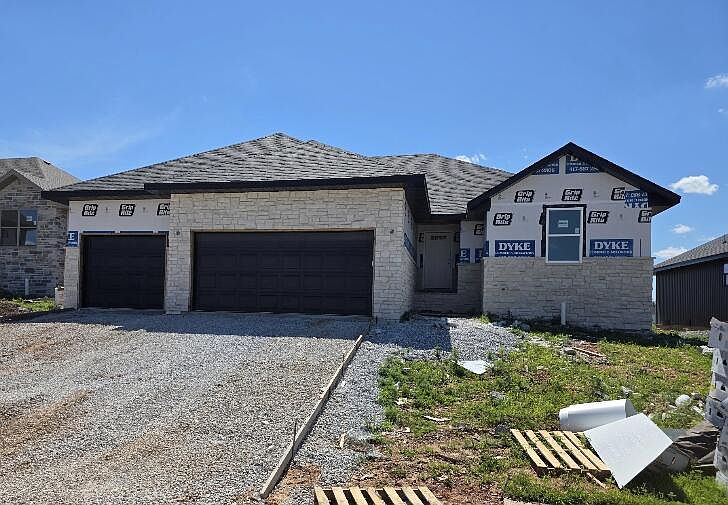 1st image of 939 S Pindall Lane