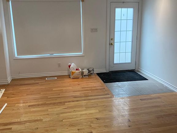 4th image of 271 Queen St W