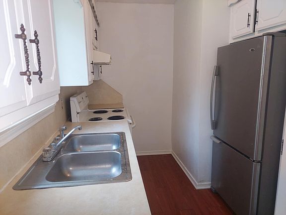 5th image of 2615 Oakhurst Dr