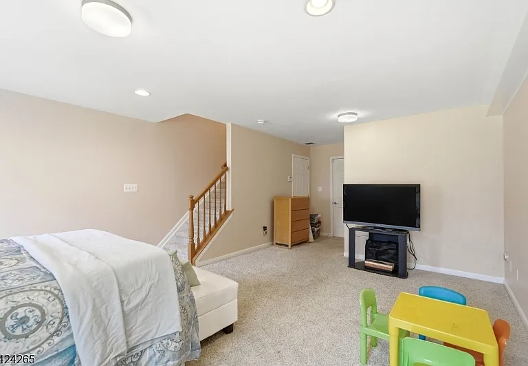 424 Hartford Dr — Photo 37
