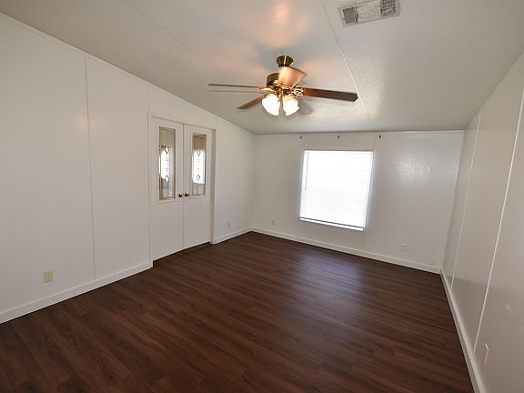 3rd image of 209 SARAH CIRCLE