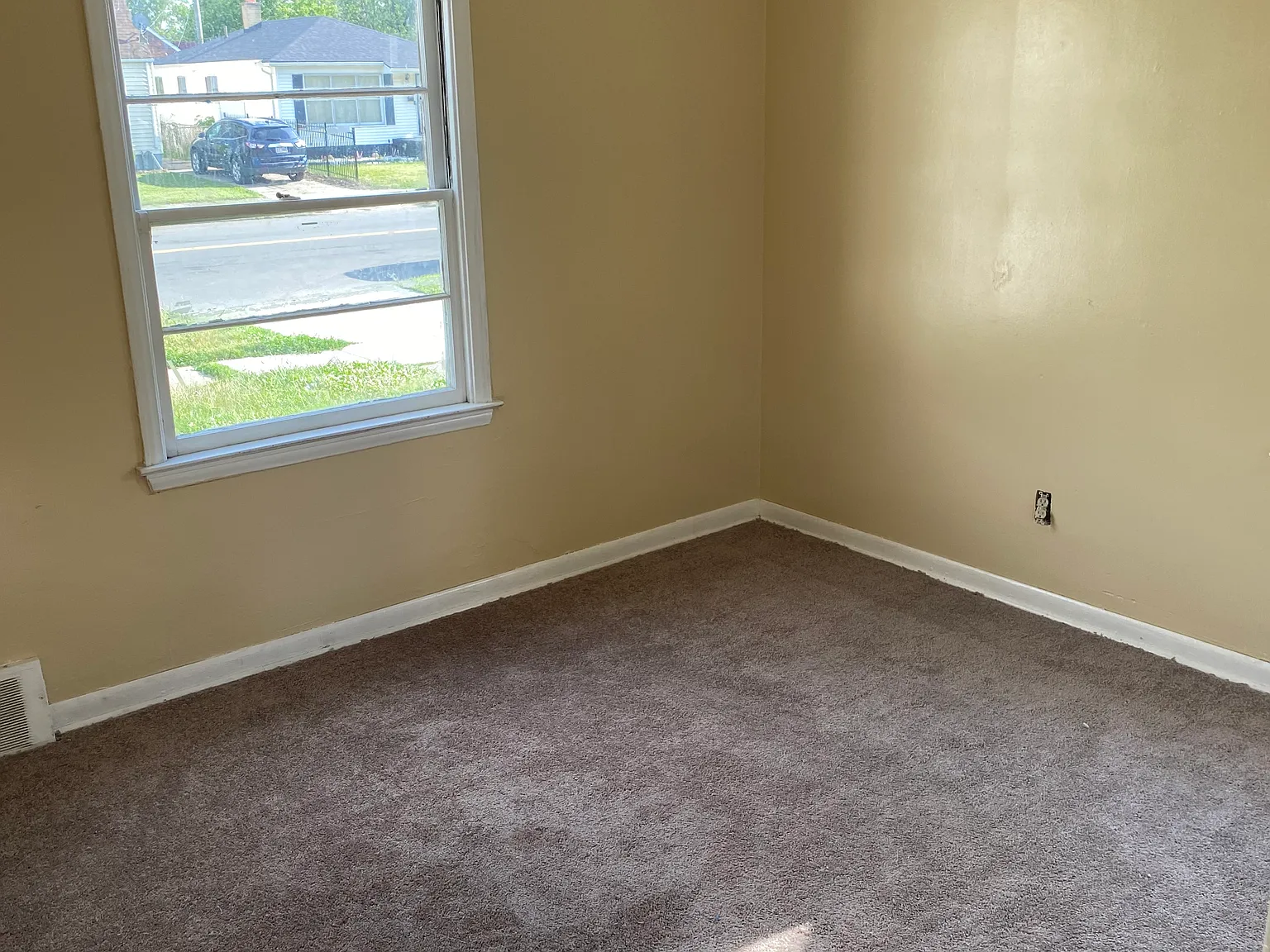 3 bed, 1100 sqft, $1,325 — Photo 2