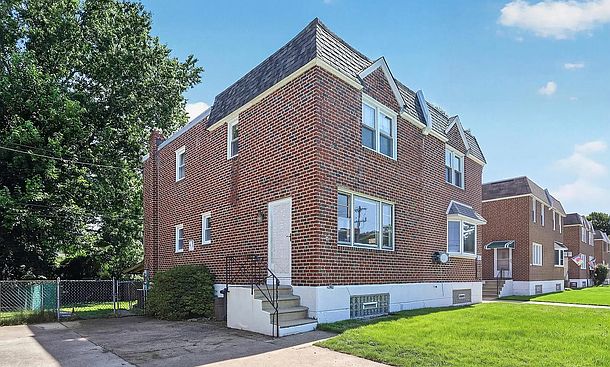 1st image of 2912 S Redondo Blvd #2