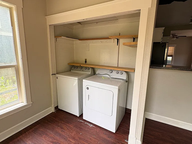 1105 E Platte Ave — Photo 13