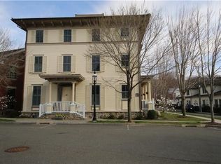 40 Elmwood Dr #40, Fairfield, CT 06824