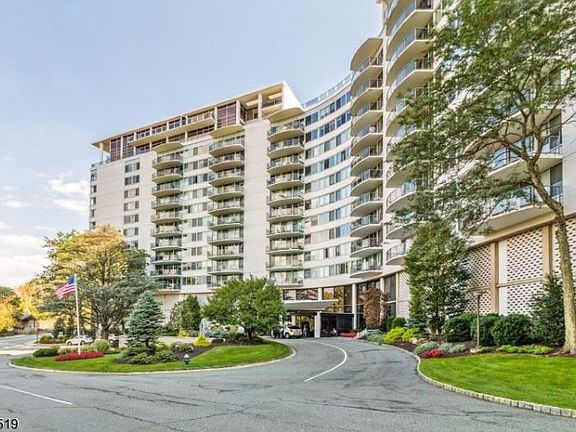 3rd image of 1 Claridge Dr #608
