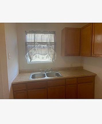 3rd image of 4605 I Ave
