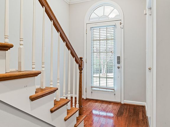 3rd image of 1565 Savannah Park