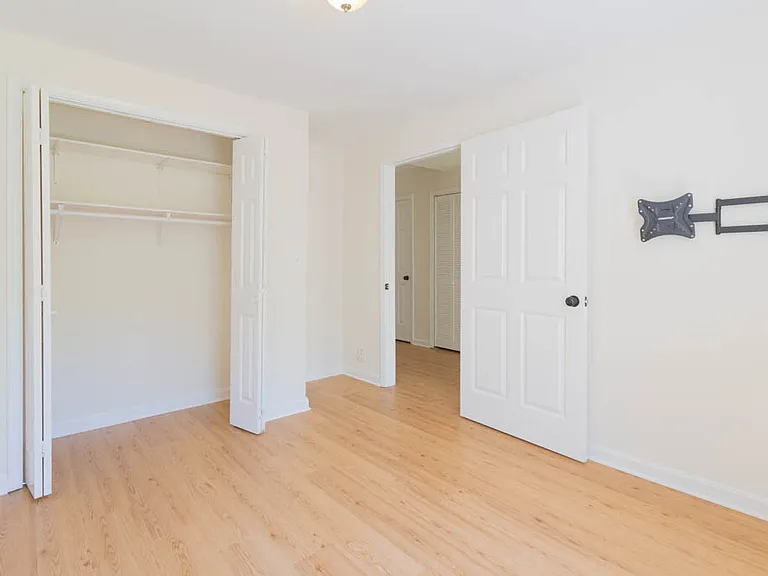 405 Lakeview Ct — Photo 30