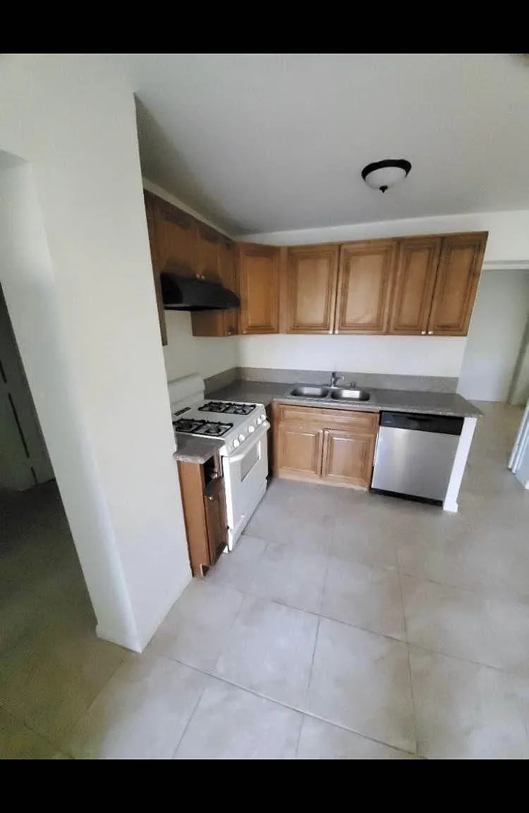 2 bed, 650 sqft, $1,595 — Photo 1