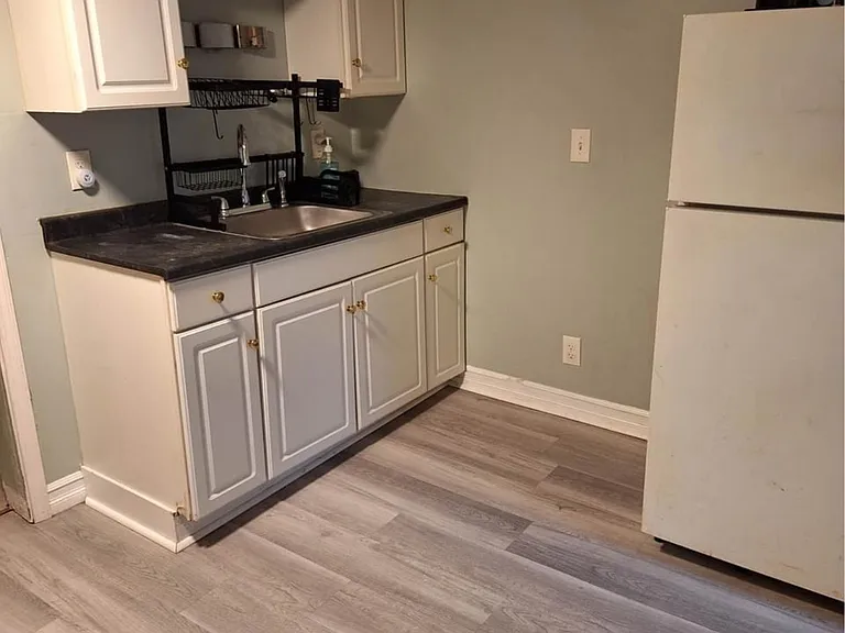288 Fletcher St — Photo 2