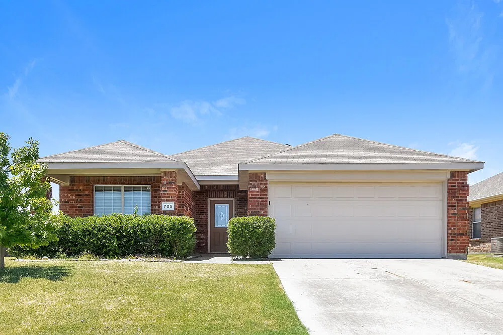 3 bed, 2.0 bath, 1637 sqft, $1,755 — Photo 1