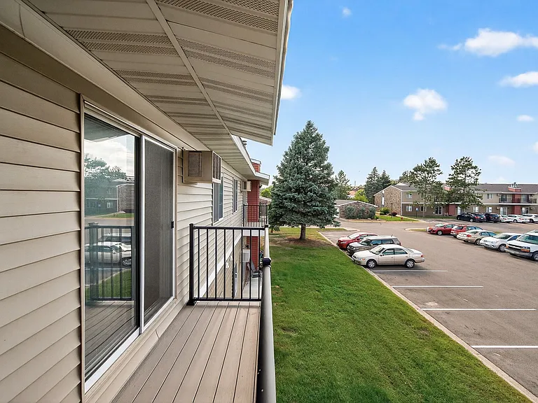 Lexington Hills Apartments — Photo 16