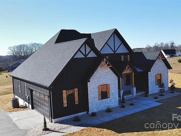 5th image of 1008 Harrogate Dr