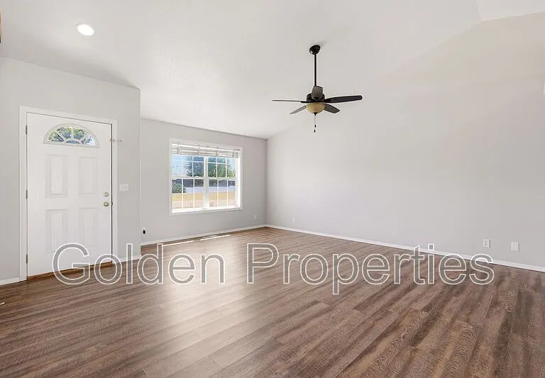 10654 N Seaside St — Photo 5