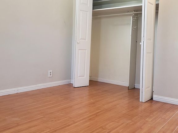 3rd image of 513 S Dancove Dr
