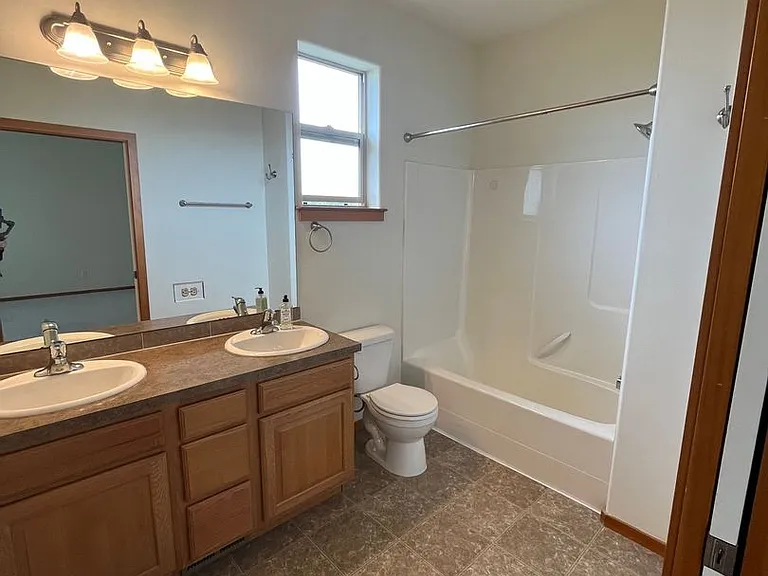 3724 Bristol St — Photo 14