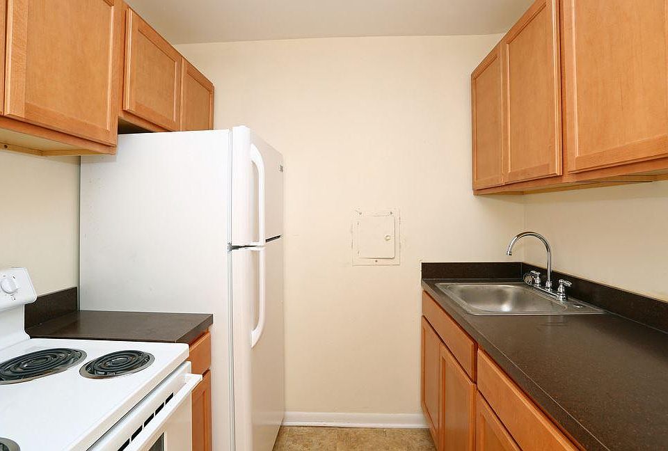 1st image of 6006 N Kenmore Ave APT 302