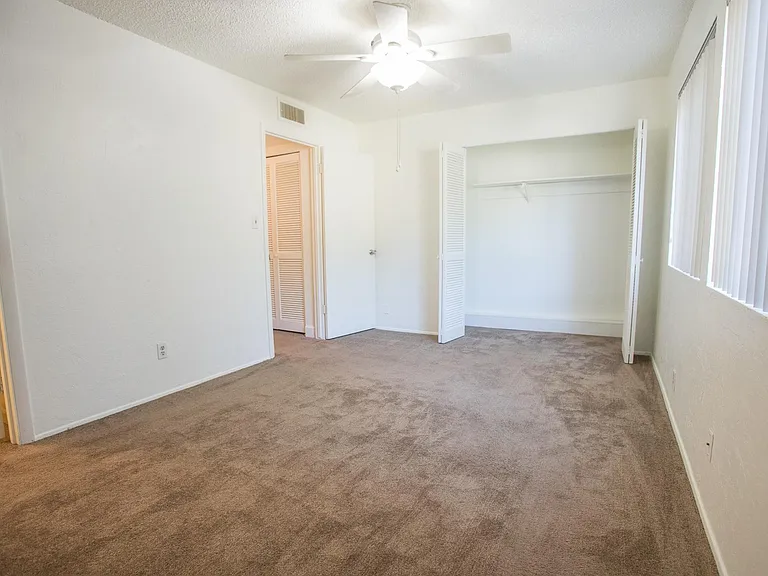 637 E Zuni Dr — Photo 9