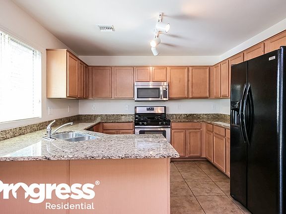 5th image of 925 W Calle Arroyo Norte