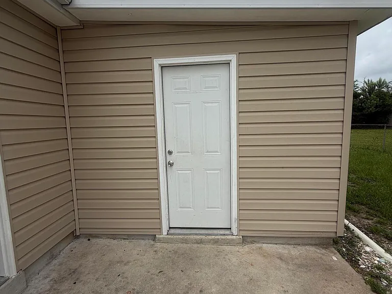 923 School Ave — Photo 21