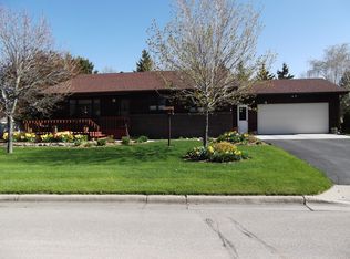1805 Robinhood Dr, Thief River Falls, MN 56701