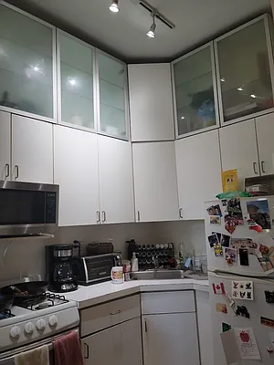 Rented by Chartwell Manhattan Realty | media 15