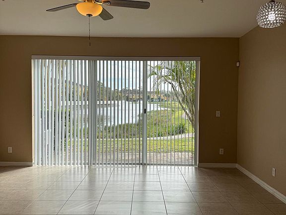 4th image of 942 Pipers Cay Drive