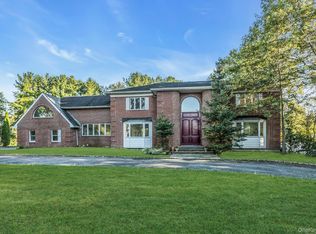 21 Overbrooke Ln, Glen Head, NY 11545