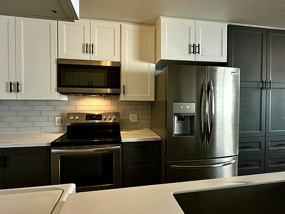3rd image of 671 Oakwood Dr APT 2
