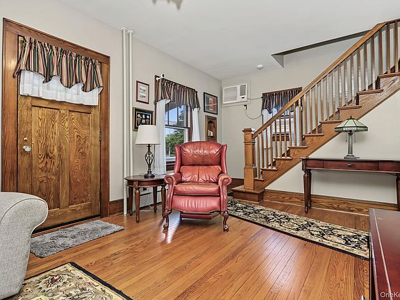 4th image of 1118 Hudson Avenue