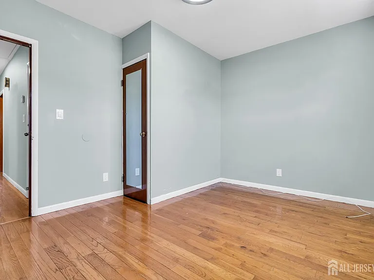 287 E Smith St — Photo 14