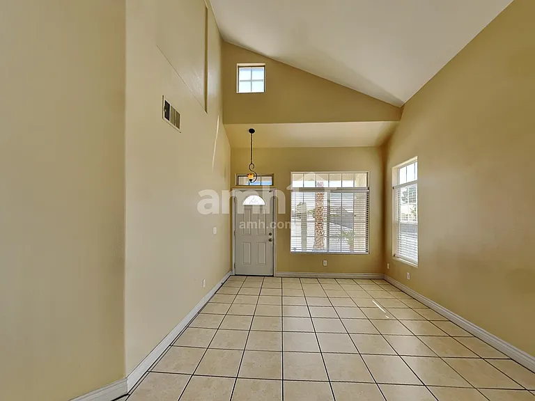 203 Mariposa Way — Photo 6