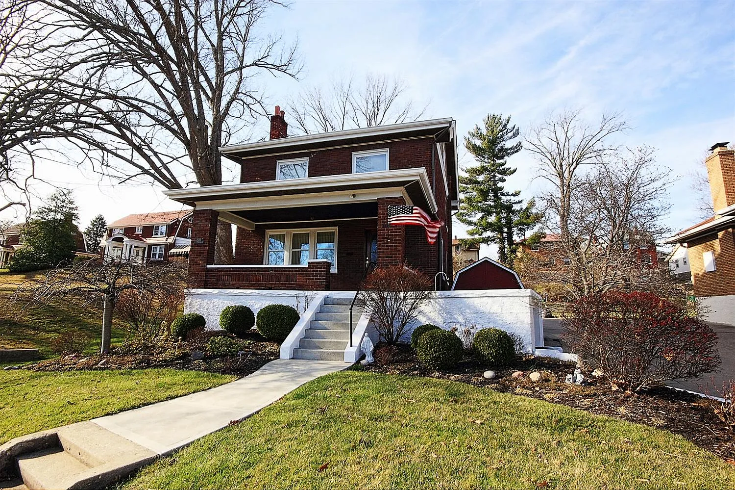 752 S Grand Ave photo 1