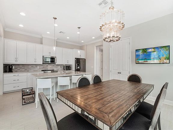 3rd image of 2112 Lobelia Dr