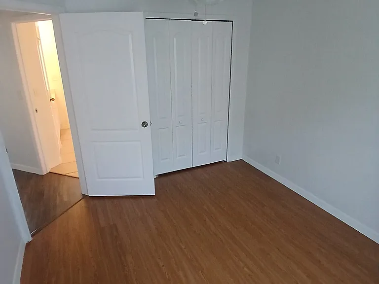 653 Allison St E — Photo 5