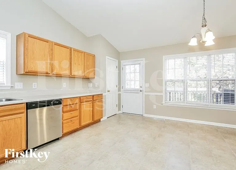 263 Carriage Ln — Photo 8