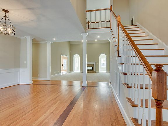 4th image of 315 Barnsley Dr