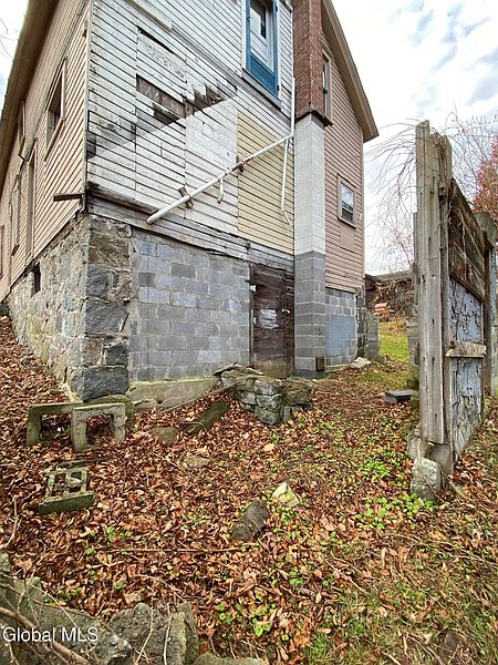 3rd image of 31 Smith Street