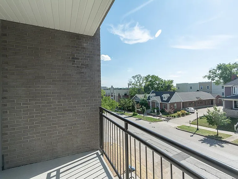 The Bentley Apartments — Photo 93