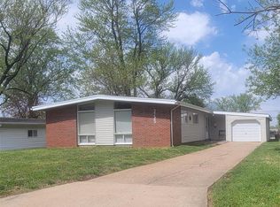 2725 Countryside Dr, Florissant, MO 63033