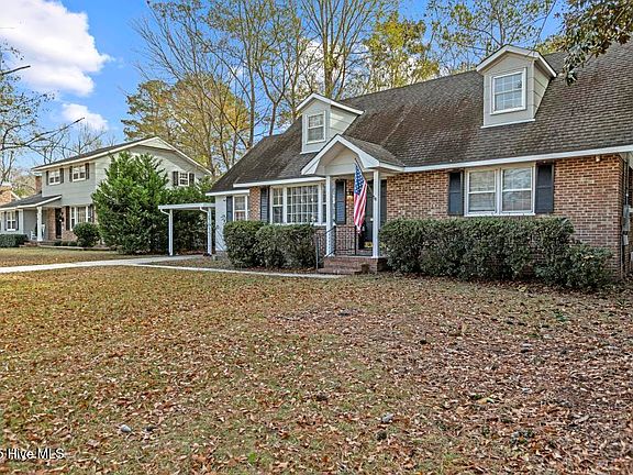 3rd image of 806 Smallwood Drive