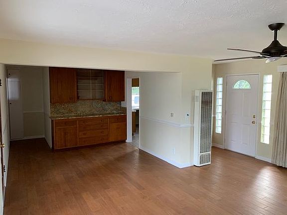 4th image of 2306 Laurel Pl