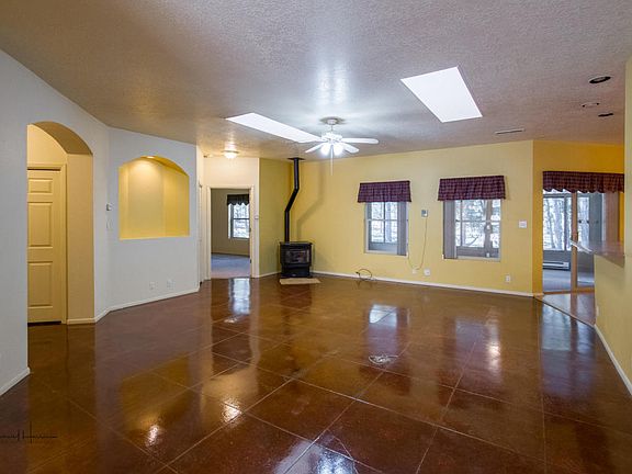 3rd image of 18 Bobolink Ln