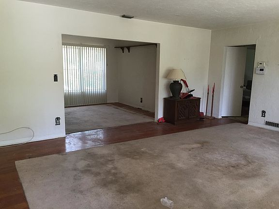 3rd image of 230 23rd Ave S