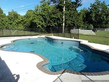 3rd image of 117 SW Meade Cir