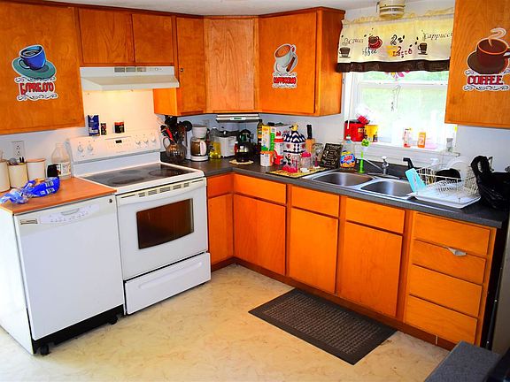 3rd image of 139 Wetmore Cir