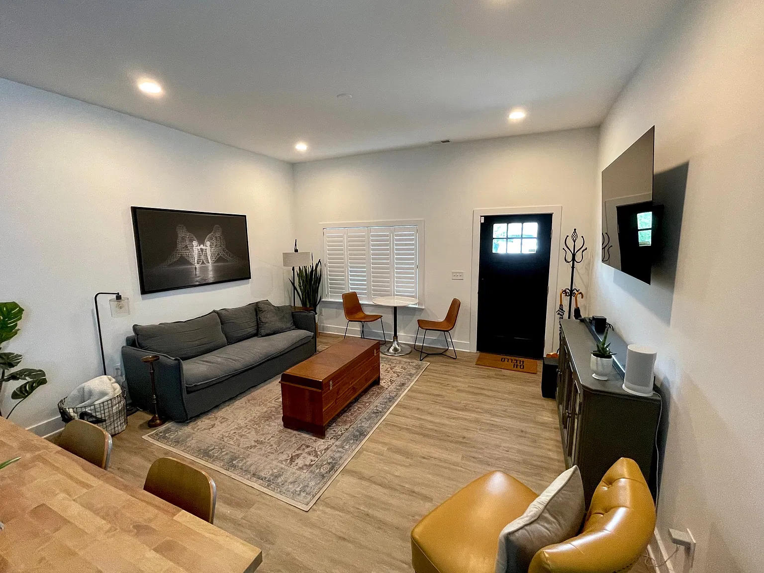 3 bed, 1345 sqft, $2,100 — Photo 2