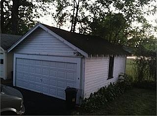 4th image of 69 Essex Ave
