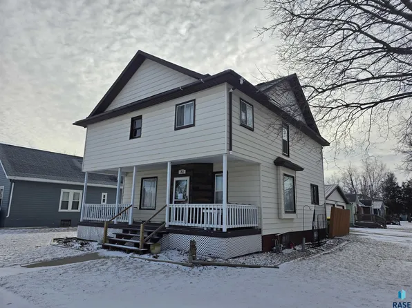 702 4th St SE, Pipestone, MN 56164